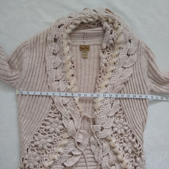 Faux fur wool cocoon shawl collar curved hem pointelle crochet floral cardigan - Picture 6 of 10